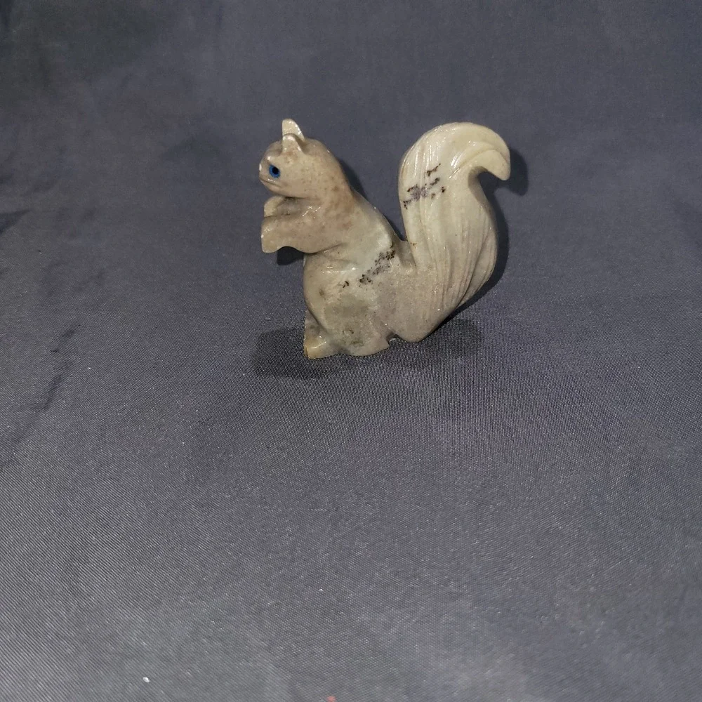 Vtg Hand Carved Brown Tan 2.5